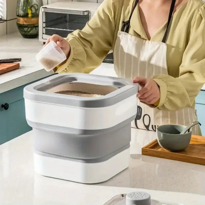 Food Storage Container Collapsible Dog Food Container with Sealing Lid,  Suitable for Dry Food for Dogs, Cats Other Pet Foods